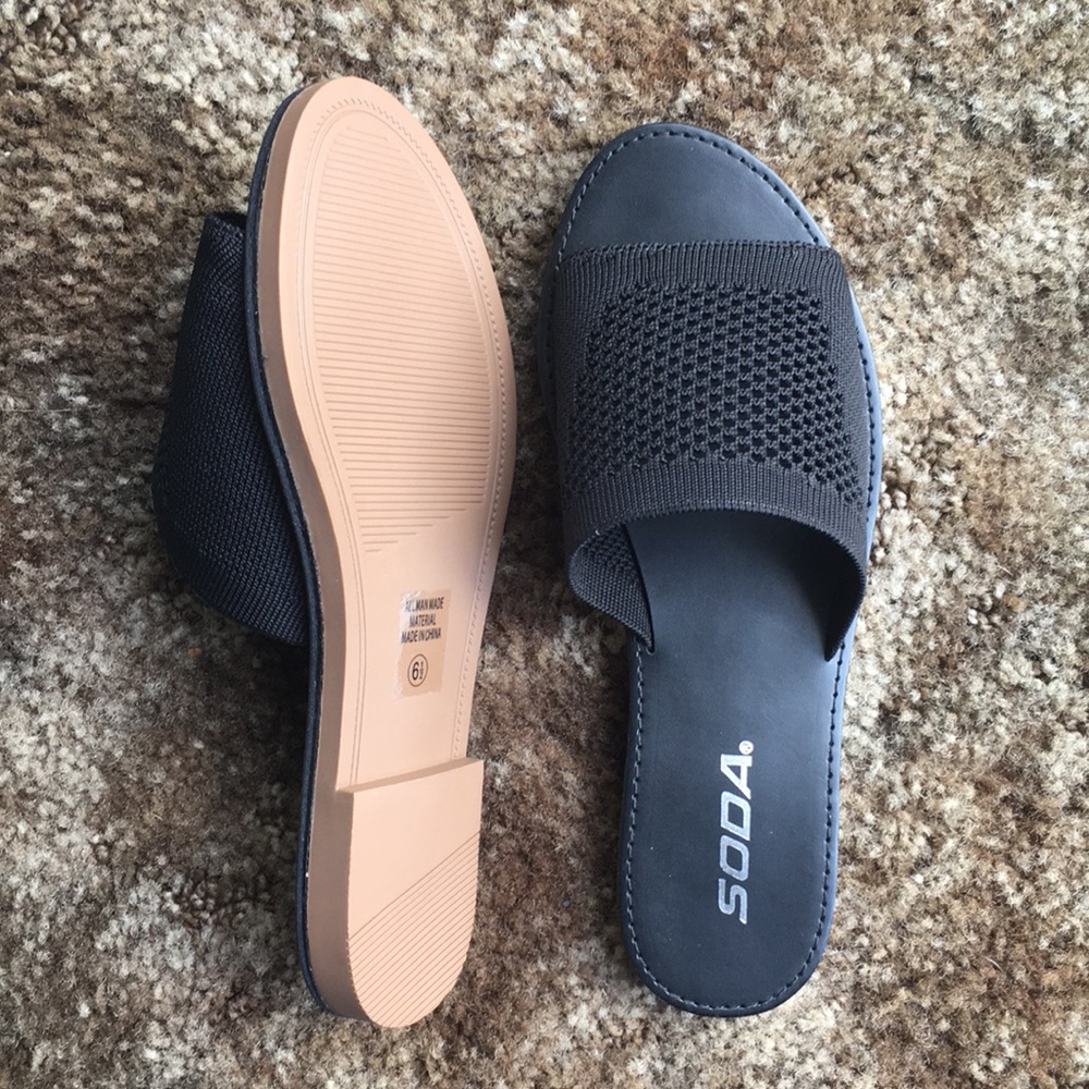 Mesh SODA Slides (Black)